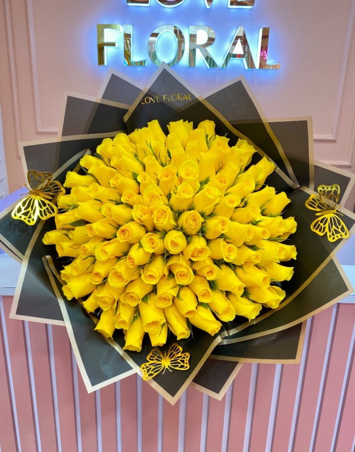 Traditional Rose Bouquet 100